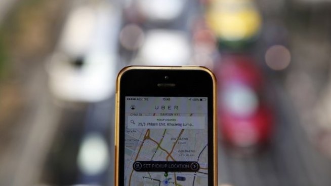 Минимални права за заетите чрез платформи като Uber или Deliveroo одобри ЕП