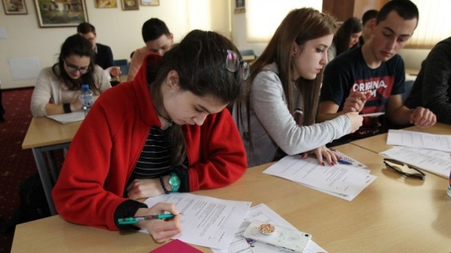 Урок за биткойна и криптовалутите събра десетки ученици във ВУЗФ