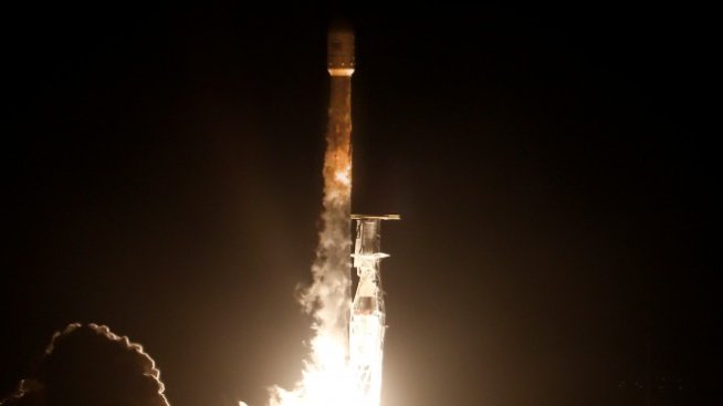 SpaceX стартира изграждането на своята глобална сателитна мрежа