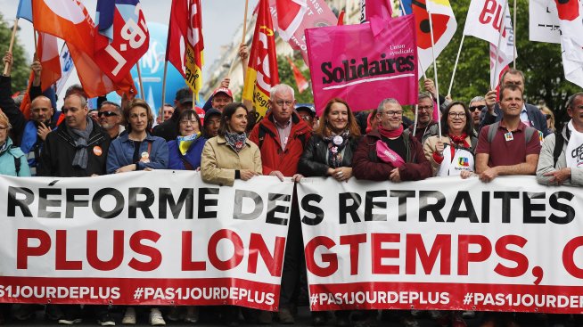 Френската полиция влезе в сблъсъци с анархисти по време на шествията за Деня на труда