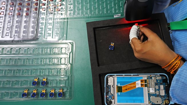 Доставчик на Xiaomi влага близо 50 млн. долара в завод за смартфони в Индия 