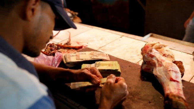 Годишната инфлация във Венецуела достигна 82 766 процента през юли