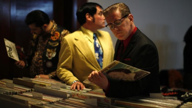 Графика на деня: Най-добре продаващите се плочи през 2014 г.