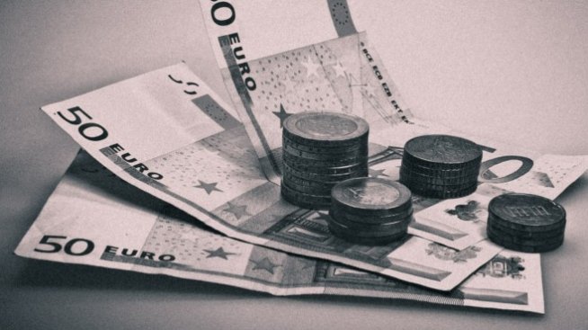 Bloomberg: България изпълнява условията за еврозоната, но я спъват