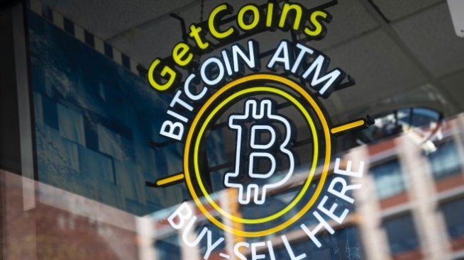 Цената на биткойна се понижи до най-ниското си равнище от над месец