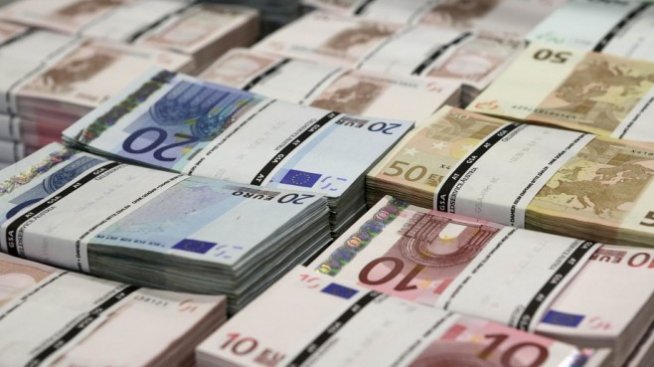 Несигурността накара гърците отново да теглят парите от банките