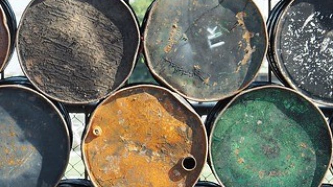 След изпадането в мечи пазар и преди срещата на ОПЕК+ петролът тества поскъпване