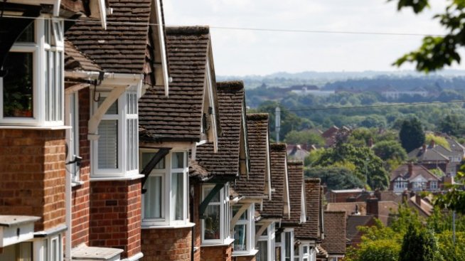 Силното търсене във Великобритания накара заемодателите да изтеглят офертите си