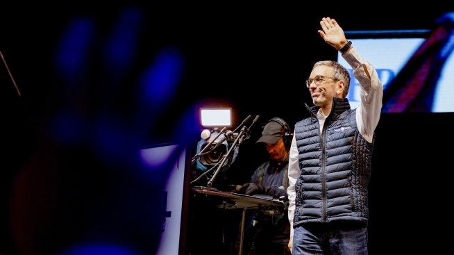 Крайната десница поведе в парламентарните избори в Австрия