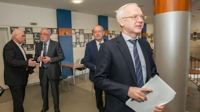 Работодателите искат да делят поравно разходите за осигуровки с работниците