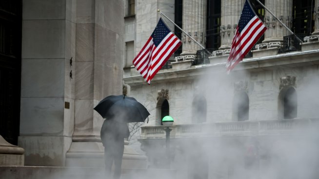S&P 500 завърши волатилната сесия с леко понижение