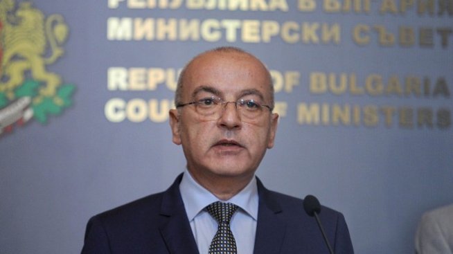 Гълъб Донев лично ще следи дейността на министъра на финансите