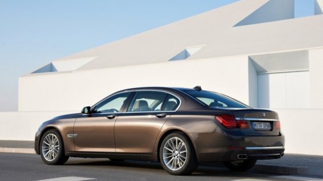 BMW готви отговор на голямата S-Class