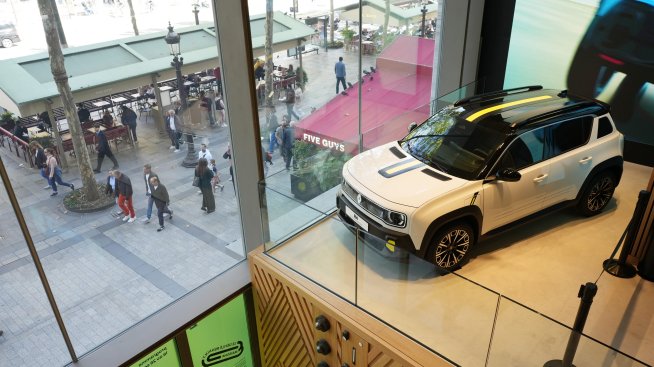 Renault записва силно тримесечие при приходите и продажбите