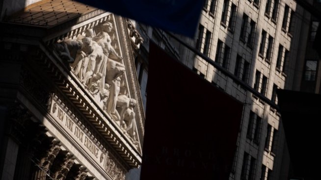 Индексите на Wall Street започват сесията без големи изменения*