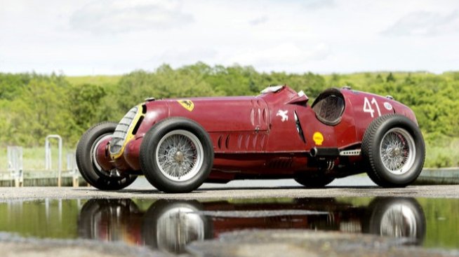 Предлагат на търг състезателни автомобили Mercedes, Alfa и снимки на Кейт Мос