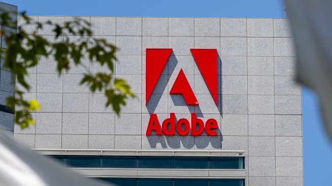 Прогнозата на Adobe не оправда очакванията, засилвайки опасенията за въздействието на AI