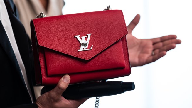 Ръстът на продажбите на LVMH се забавя, докато потребителите ограничават разходите