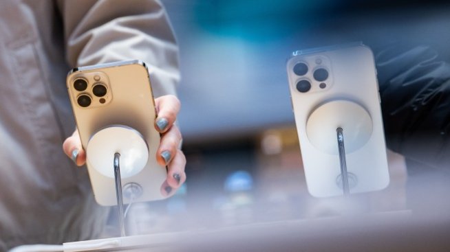 Apple е информирал доставчиците си за спаднало търсене на iPhone