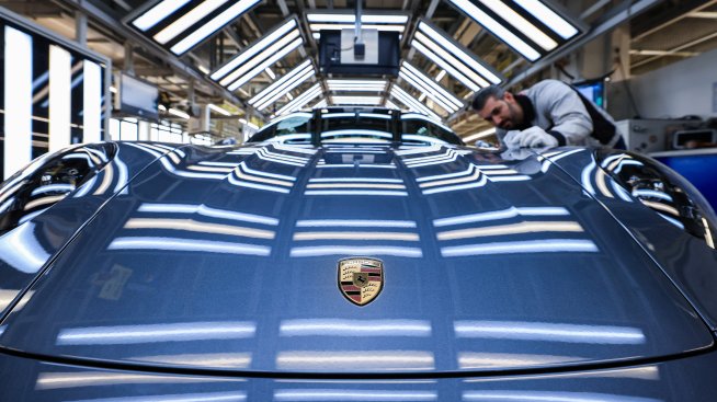 Възвръщаемостта при Porsche се подобрява, докато Volkswagen продължава да буксува