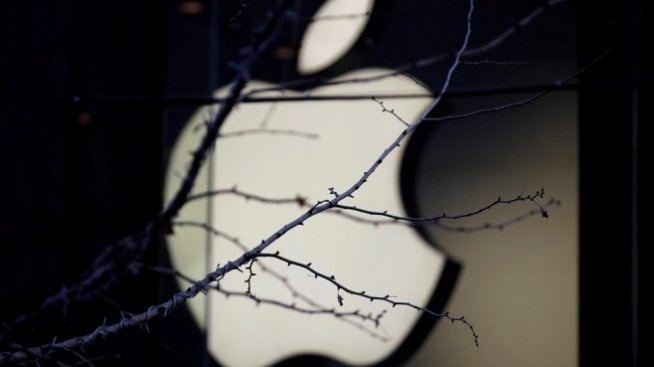 Търговската война удря по приходите на Apple