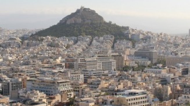 Програмата "Златна виза" и Airbnb изтласкват гърците от жилищния пазар