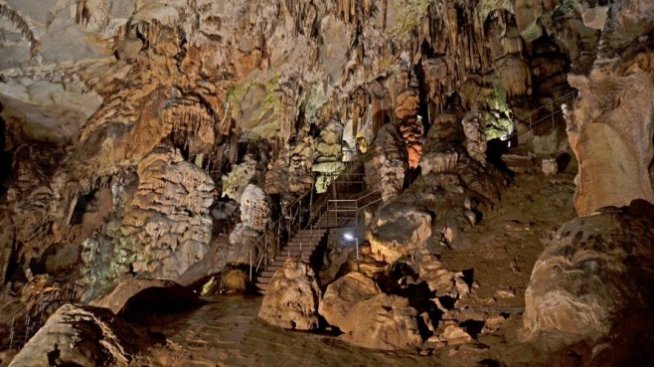 Завърши рехабилитацията на пътя до пещера Леденика