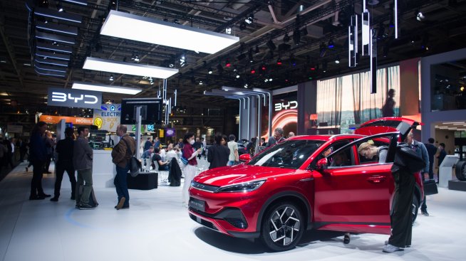 BYD се прицелва в Tesla след една година на безпрецедентен растеж