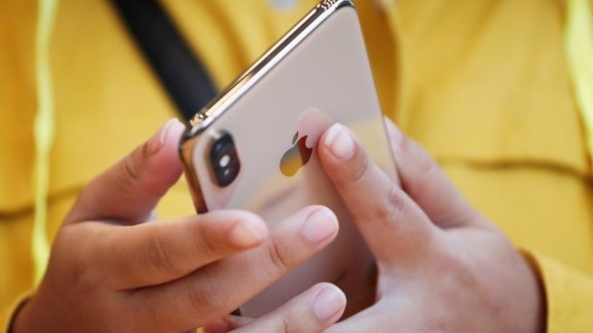 Apple работи по вграден в екрана на iPhone сензор за пръстови отпечатъци