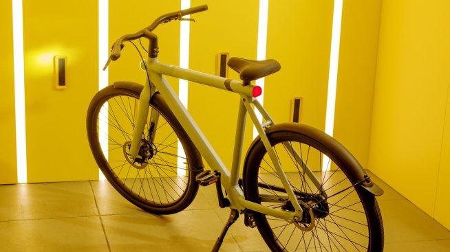 Италианската Micromobility готви оферта за придобиване на закъсалата VanMoof