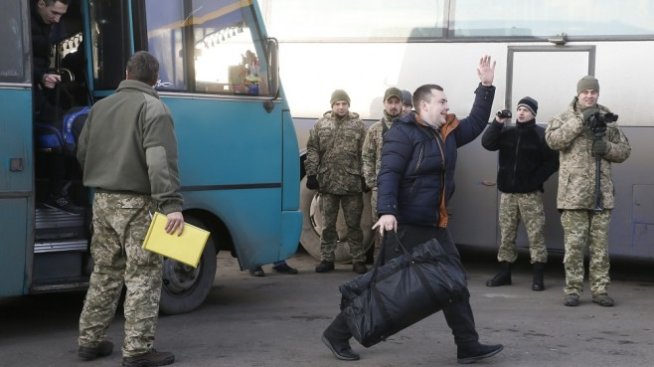 Украйна и проруските сепаратисти размениха военнопленници