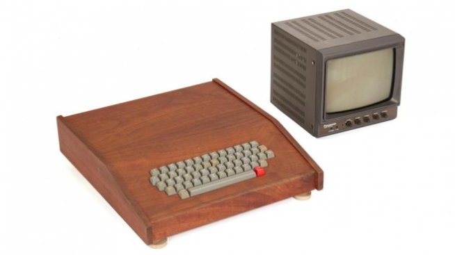Компютър Apple 1 бе продаден за 400 хил. долари на търг