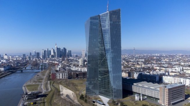 Казакс от ЕЦБ: Банката трябва скоро да повиши лихвите