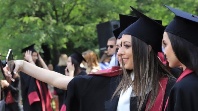227 хиляди студенти са записани за учебната 2021/22 г. в България