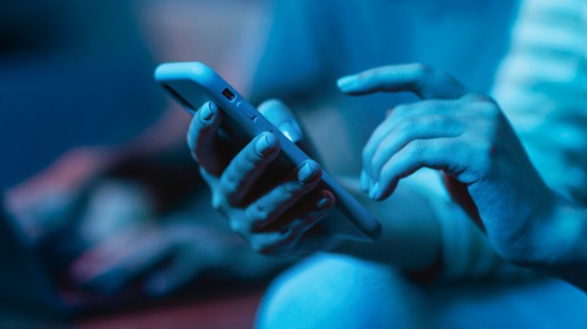 Бавната смърт на социалните мрежи в море от ботове и AI съдържание