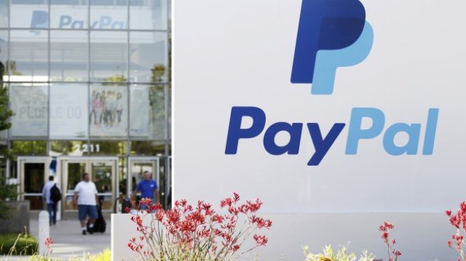 Google и PayPal спират свои услуги в Крим