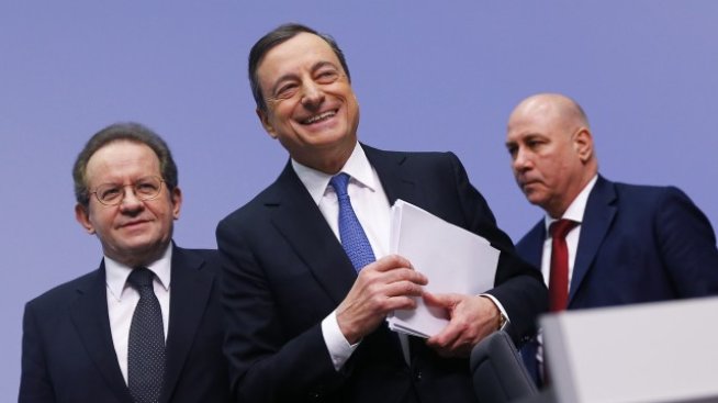 Bloomberg: Неяснотите около програмата на ЕЦБ намаляват силата й