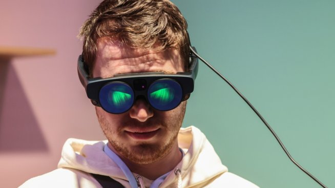 Apple е демонстриралa очилата си за смесена реалност пред мениджърите си