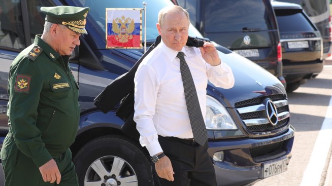 Шойгу телефонира последователно на страните от НАТО