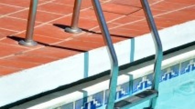 РИОКОЗ: Басейните са чисти, не глобяваме