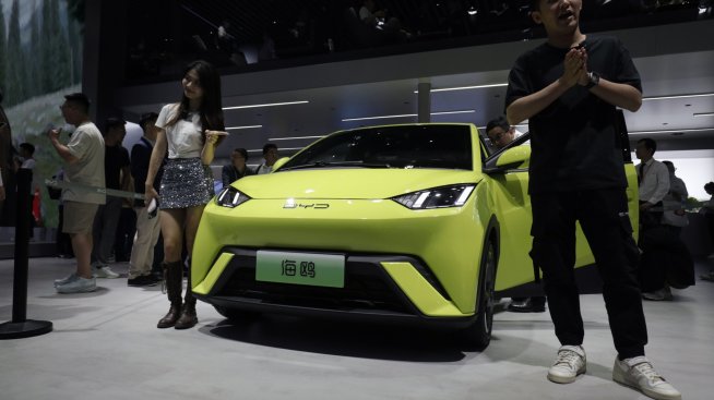 Китай представлява над половината от глобалните продажби на електромобили през март