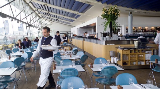 Хотели и ресторанти у нас масово наемат работници без трудов договор