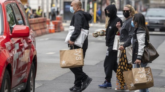 Потребителските разходи в САЩ задминаха очакванията през август