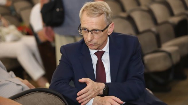 Денков: Учители без зелен сертификат ще могат да преподават дистанционно