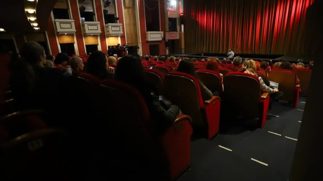 Ще има ли диалог между частни и държавни театри