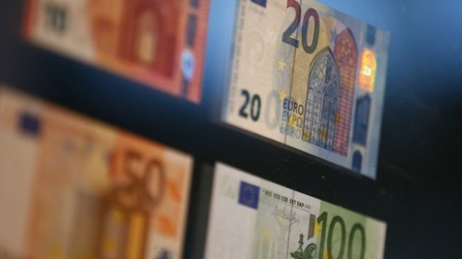 Натискът върху еврото се засилва