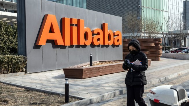 Alibaba увеличава обратното изкупуване на акции след слаб отчет