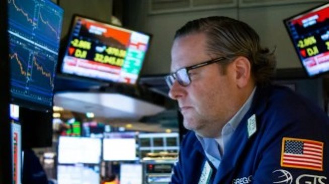 Dow Jones изтри над 300 пункта след данните за инфлацията
