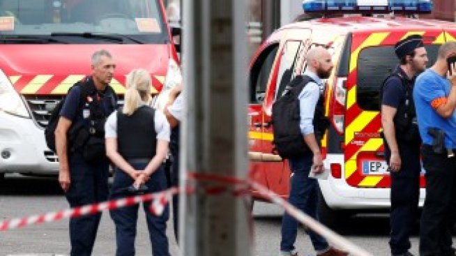 Нападение с нож и на търговска улица в Хага