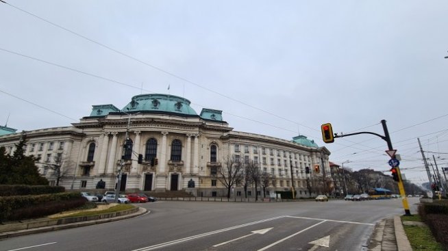 Най-масовото професионално направление все още е "Икономика"